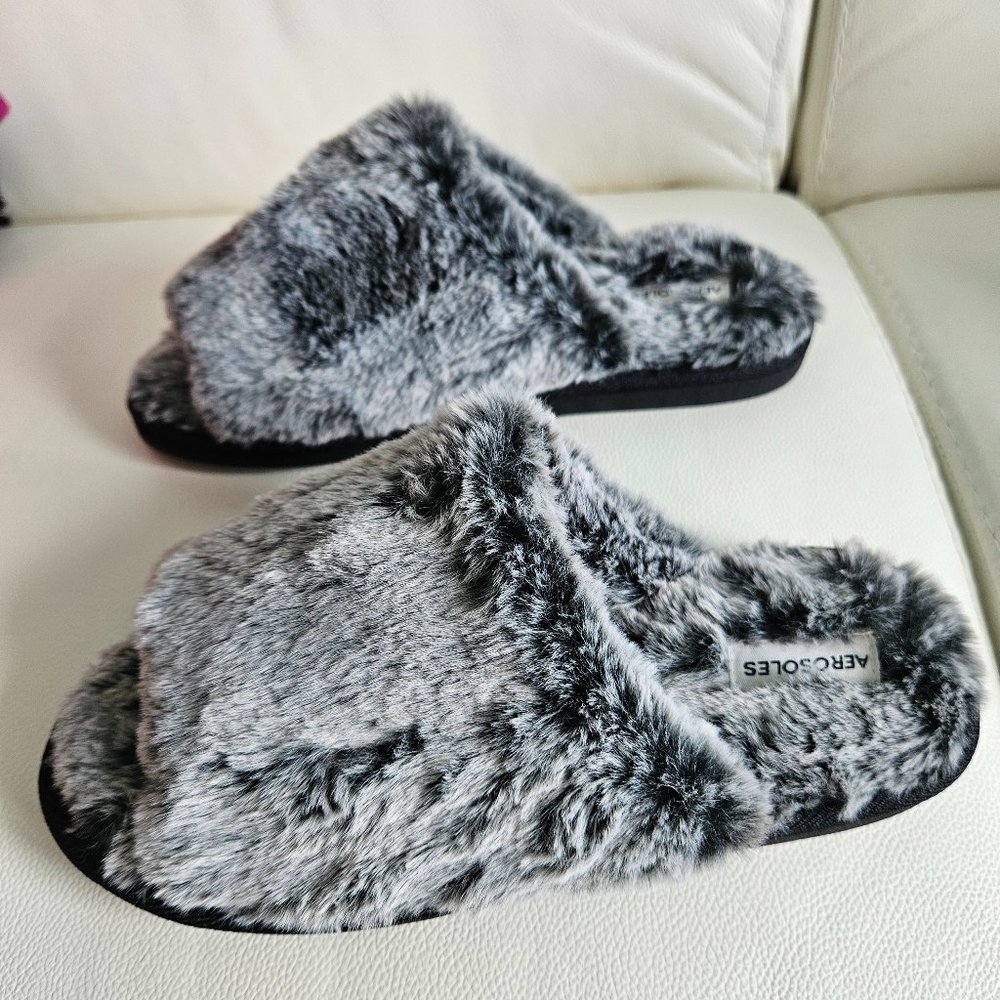 Aerosoles Faux Fur Grey Slippers Size 5/6